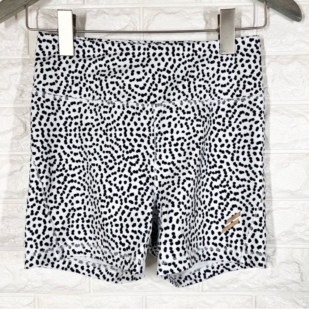 DOYOUEVEN White and Black Athletic Shorts - Picture 2 of 4